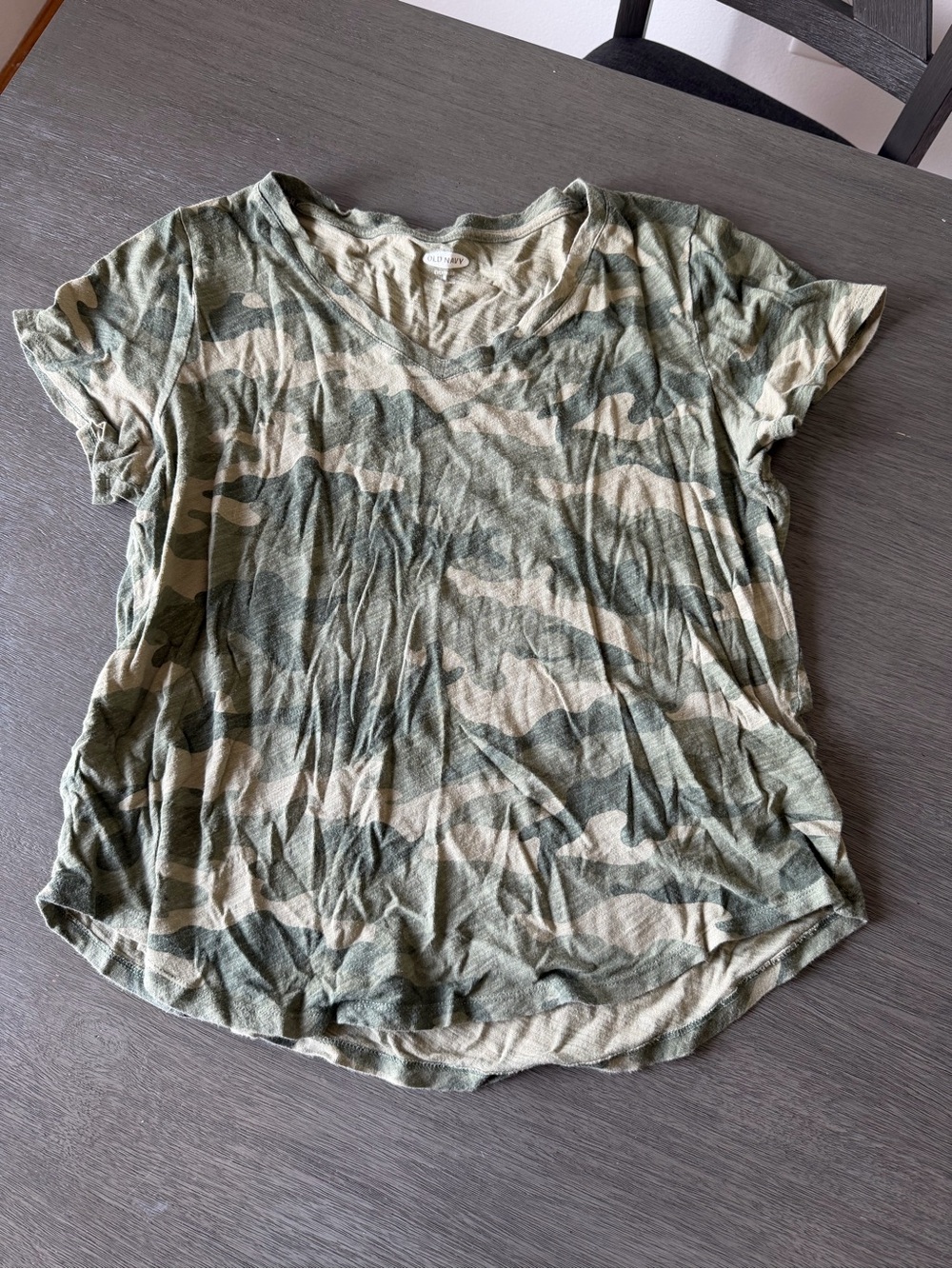 Old Navy Green Camo V-Neck Short Sleeve Tee